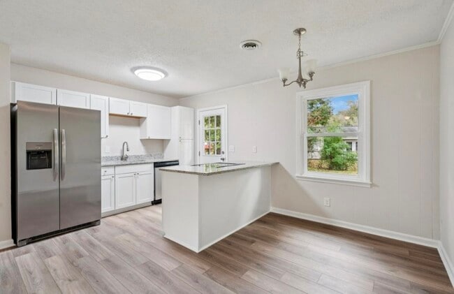 Photo - 103 Peake Ln