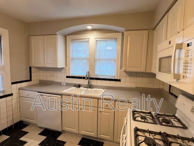 Photo - 2521 Cecelia Ave