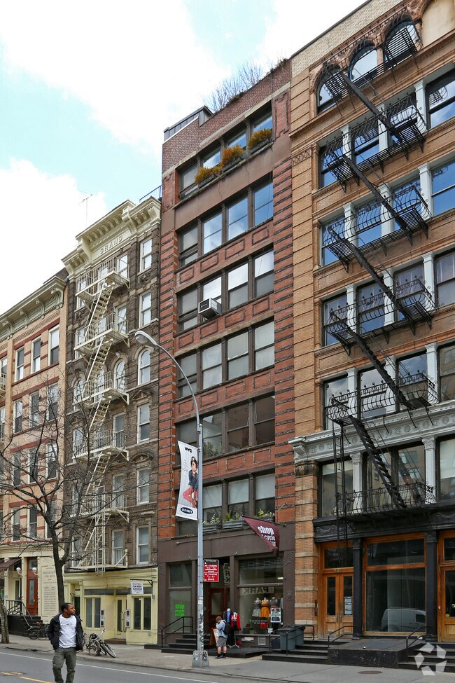 Photo - 347 W Broadway