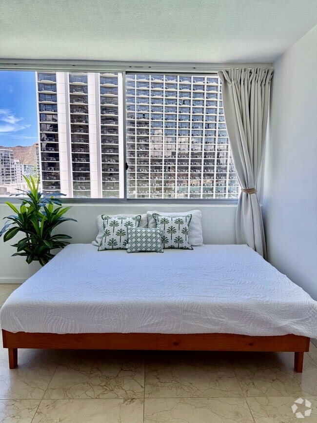 Building Photo - 2500 Kalakaua Ave Unit 1204 Rental