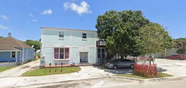 Building Photo - 804 Orange Ave Unit B