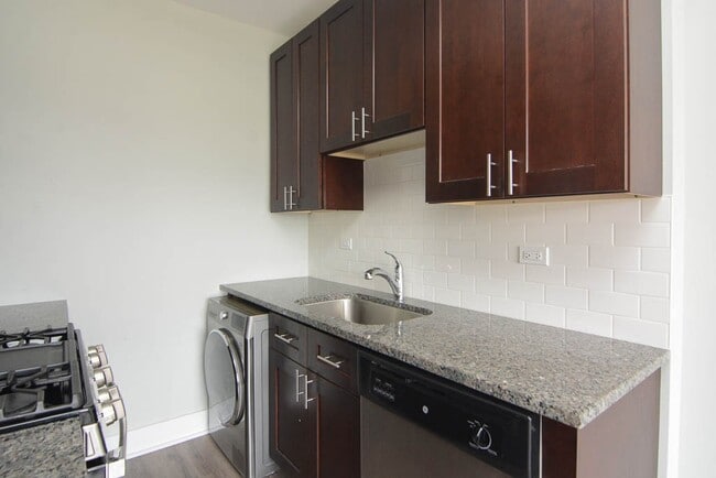 Photo - 729 Saint Johns Ave Unidad J05W