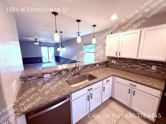 Photo - 1884 W Expressman St