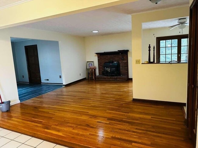 Photo - 159 S Parkway Dr