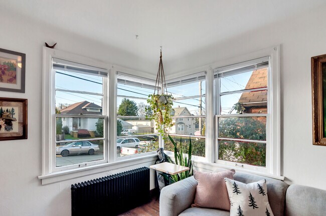 Unit A - Living Room - 952 Highland Ave