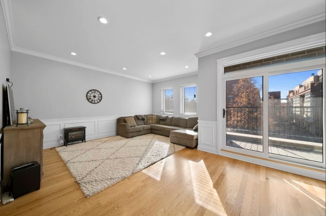 Building Photo - 3336 W Irving Park Rd Unit 3