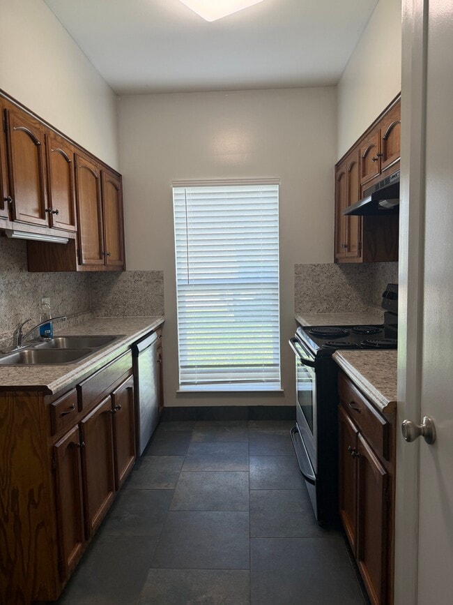 Building Photo - 675 Gloria Dr