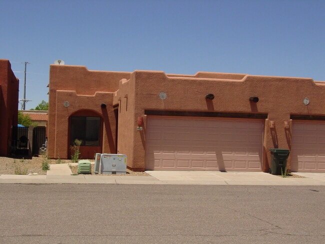 Building Photo - 2BR/1BA/2GA, 1200 sq.ft. rental in Sierra Vista, AZ