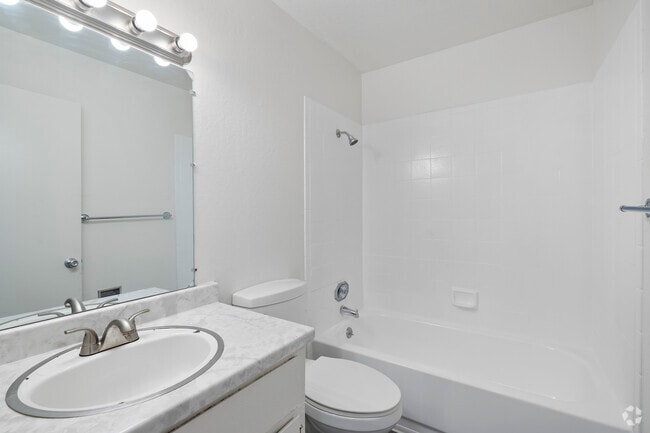 Bathroom - 2 Bd, 1 Ba, 790 sq ft