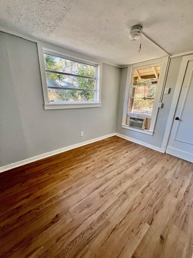 Photo - CUTE Zephyrhills 2BR/1BA w/Gorgeous Wood Finish Floors Throughout