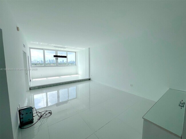 Photo - 800 West Ave Unidad PH27