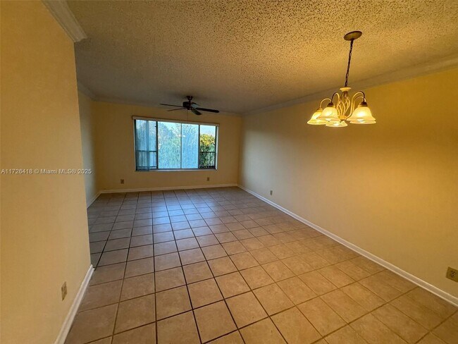 Photo - 10007 Twin Lakes Dr Unidad 25-O Rental