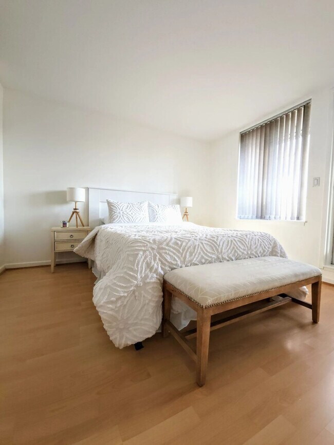 Photo - 1979 Yew St Unit ID1255891P