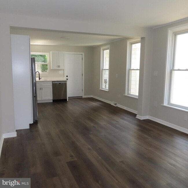 Photo - 828 Broad St