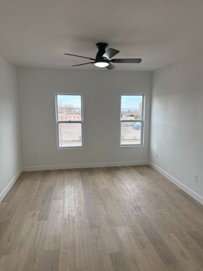 Photo - 1119 S Main St Unidad 1121 - Upper