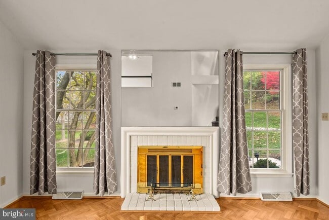 Photo - 1913 Meadow Ln