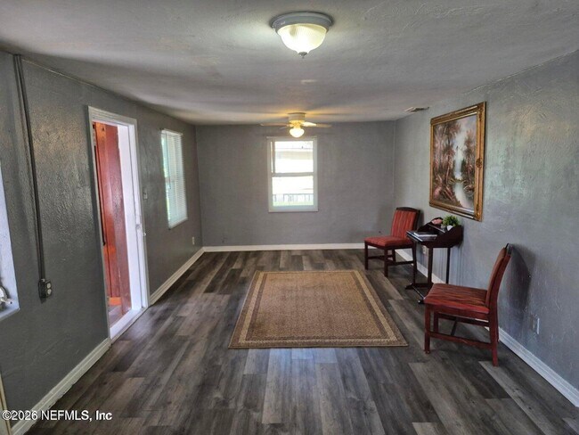 Photo - 1305 E 30th St