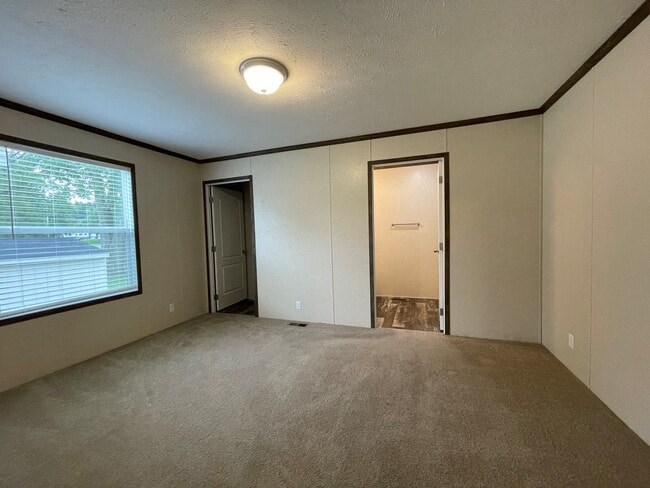 Photo - 99 Sheppard Ave