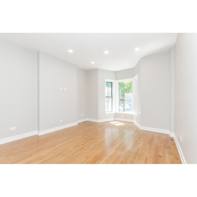 Photo - Luxury 3 Bedroom Apartment in Ideal Gold C... Unit 101
