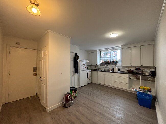 Building Photo - Apartment for Rent Unit 1