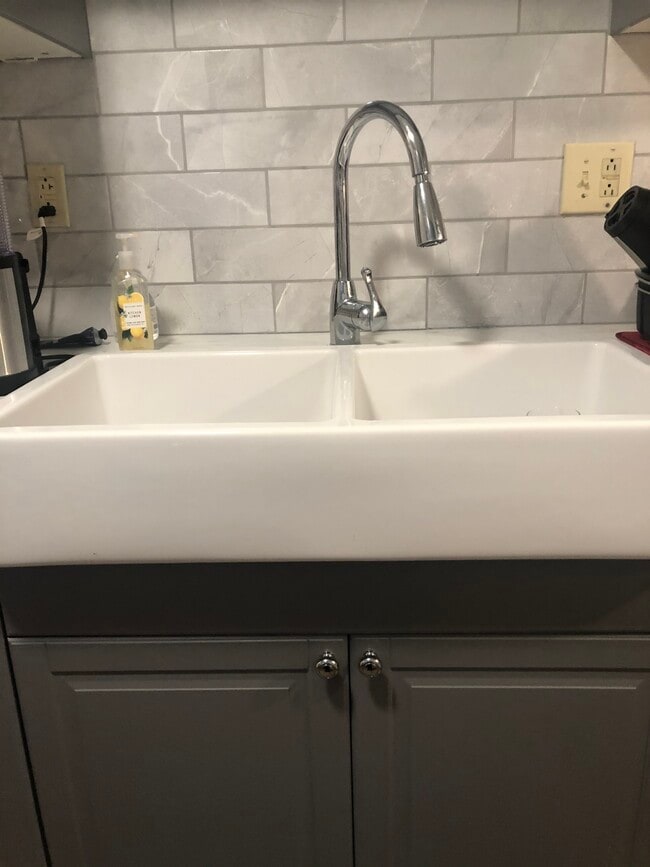 Kitchen - 250 Chapel Rd Unit 1