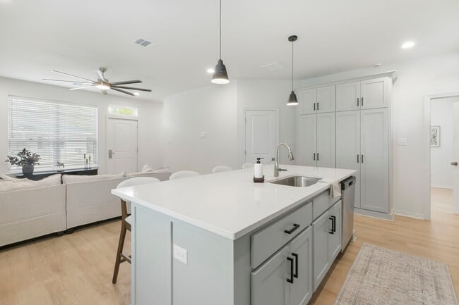 Building Photo - 307B Sterling St