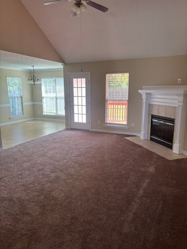 452 Lory Ln
