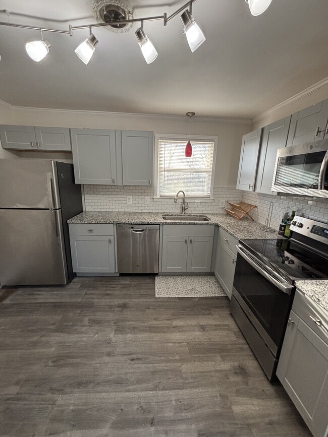 Photo - 2718 Oakwood Ave