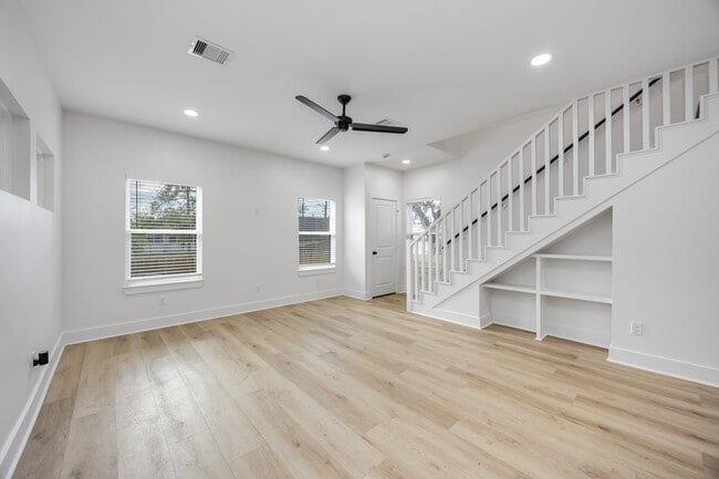 Photo - 3327 Cornell St