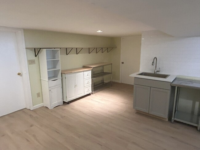 Building Photo - 1727 N Rosa Parks Way Rental