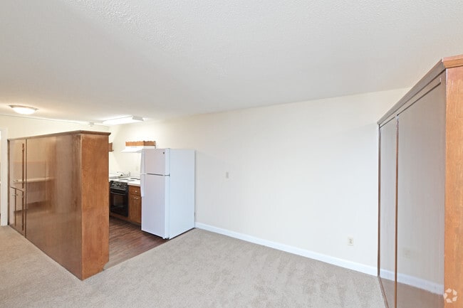 2 BR, 1 BA