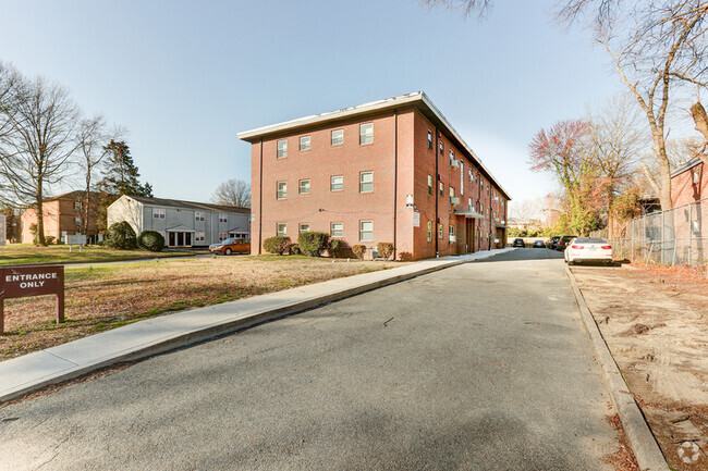 Building Photo - 3916 Chamberlayne Ave Unit 4A Rental