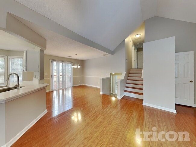 Photo - 5005 Hyacinth Ln