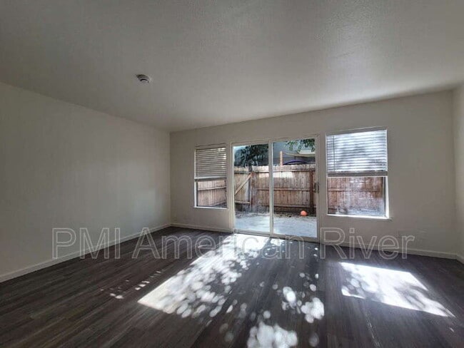 5618 Hillsdale Blvd