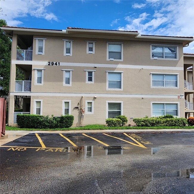 Photo - 2941 Riverside Dr Unit 102