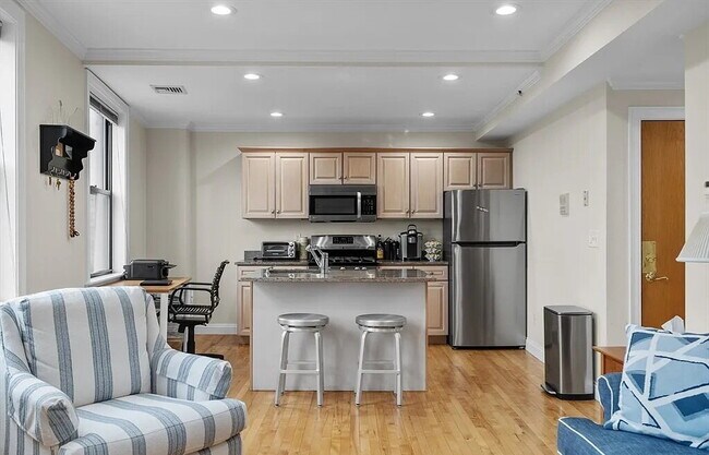 Photo - Bright & Spacious Unit with Natural Light