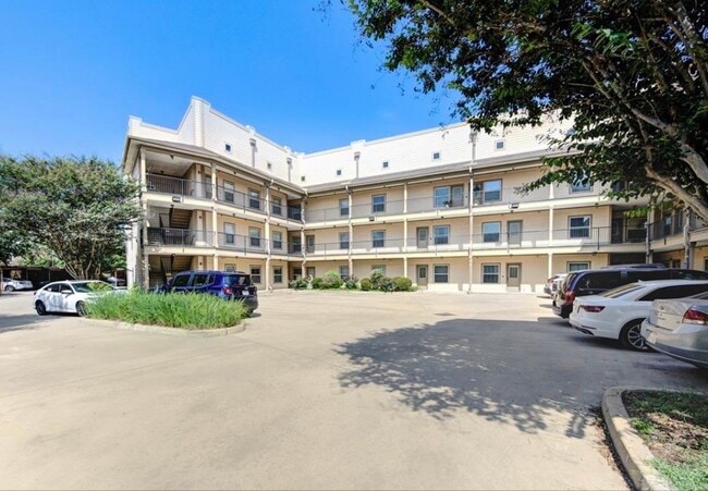 Photo - 3501 Chenevert St Unit 22