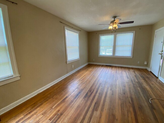 Photo - 2608 College St Unidad 2