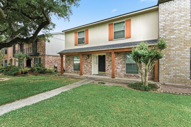 Photo - 445 Longmeadow Dr