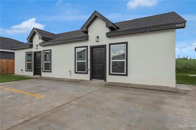 Building Photo - 12 Crestview St Unit 2