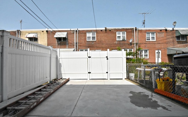Photo - 3554 Miller St