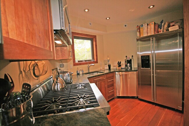 Photo - 1987 Deerfield Rd