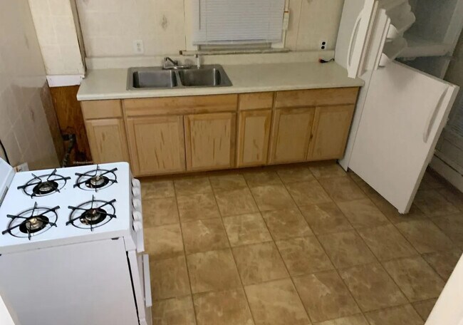 Photo - 832 W 1st St Unidad 832 1/2 W