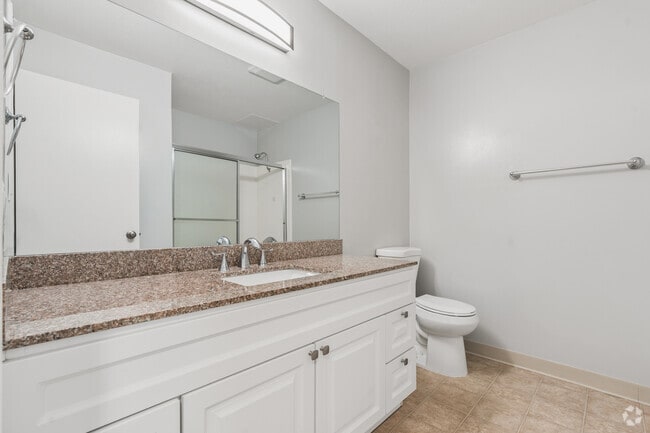 2BR, 1BA - 826SF - Bathroom