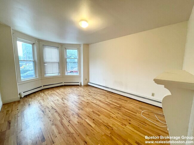 Photo - 1574 Tremont St Unidad 1