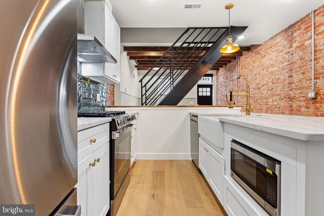 Photo - 2341 Belgrade St