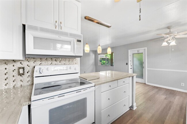 Photo - 220 Seville Dr Unidad 220