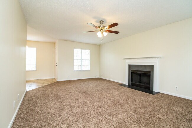 Photo - 2813 Louise Russell Dr