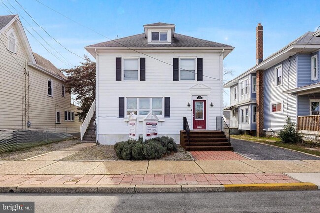 Building Photo - 706 N High St Rental