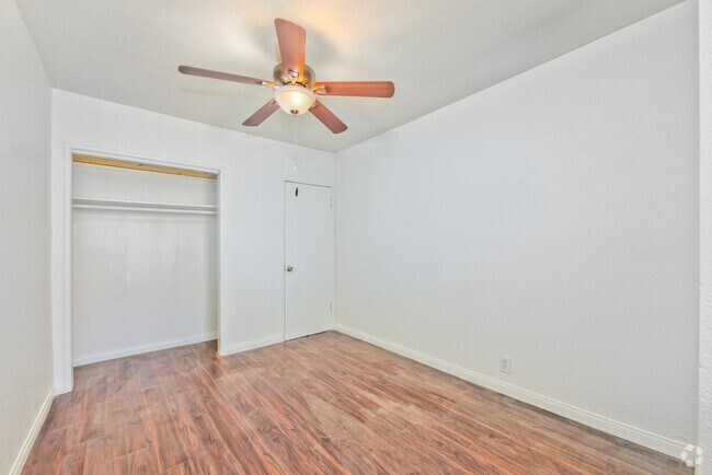 Studio - 620SF - Bedroom